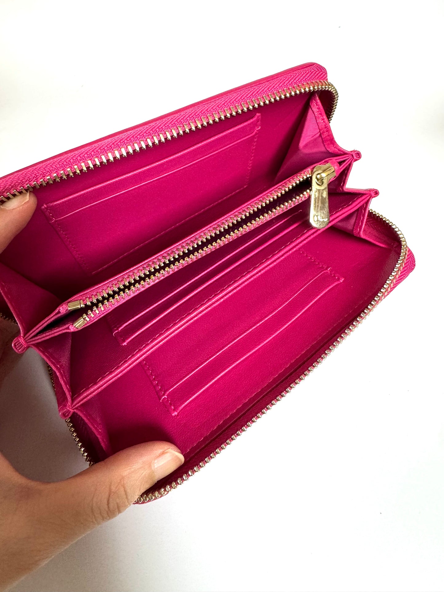Pre-Loved Pink Quilted Leather Zip Wallet – Elegant & Timeless