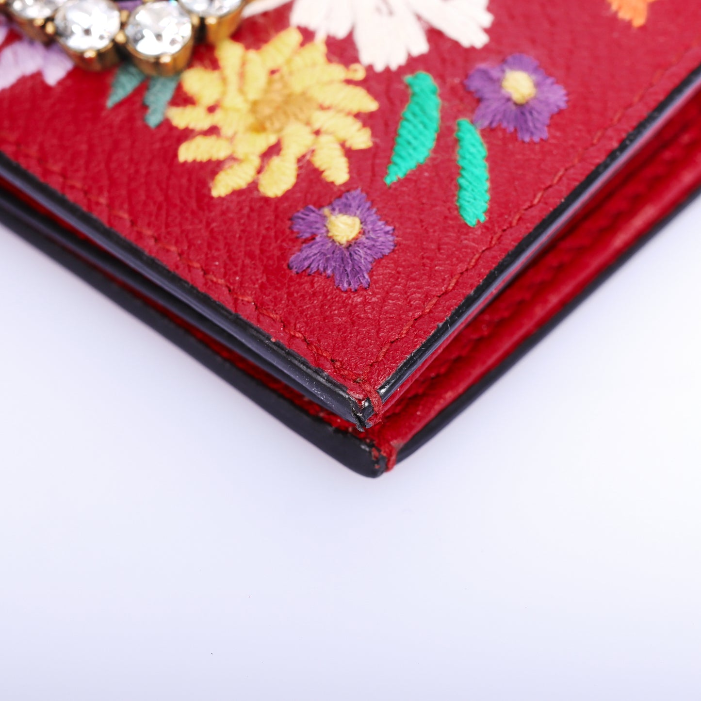 Pre-Owned Gucci Embroidered Floral Wallet in Red Leather with Crystal GG Logo