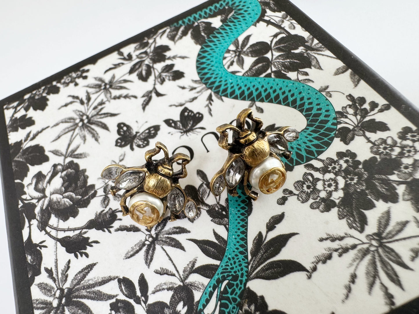 Pre-Owned Gucci Bee Pearl Drop Earrings