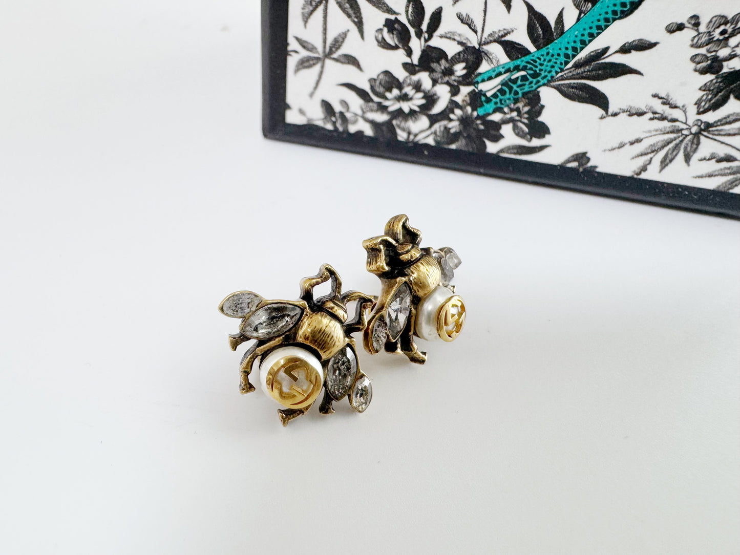 Pre-Owned Gucci Bee Pearl Drop Earrings