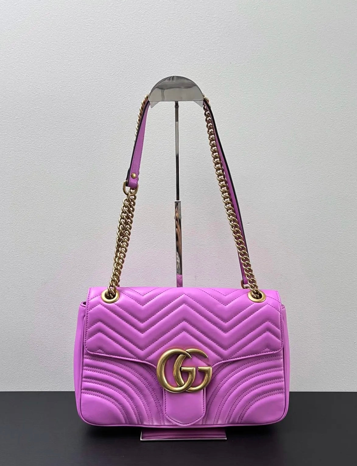 Pre-Owned Pink Matelassé Leather Shoulder Bag with Gold Chain