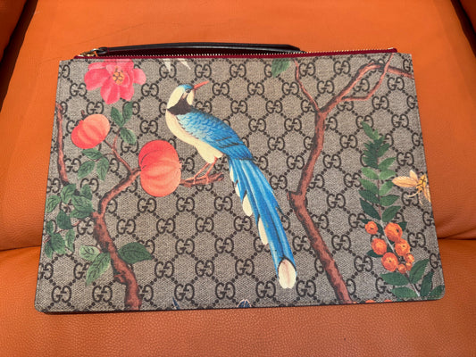 Pre-Loved Gucci Tian GG Supreme Pouch