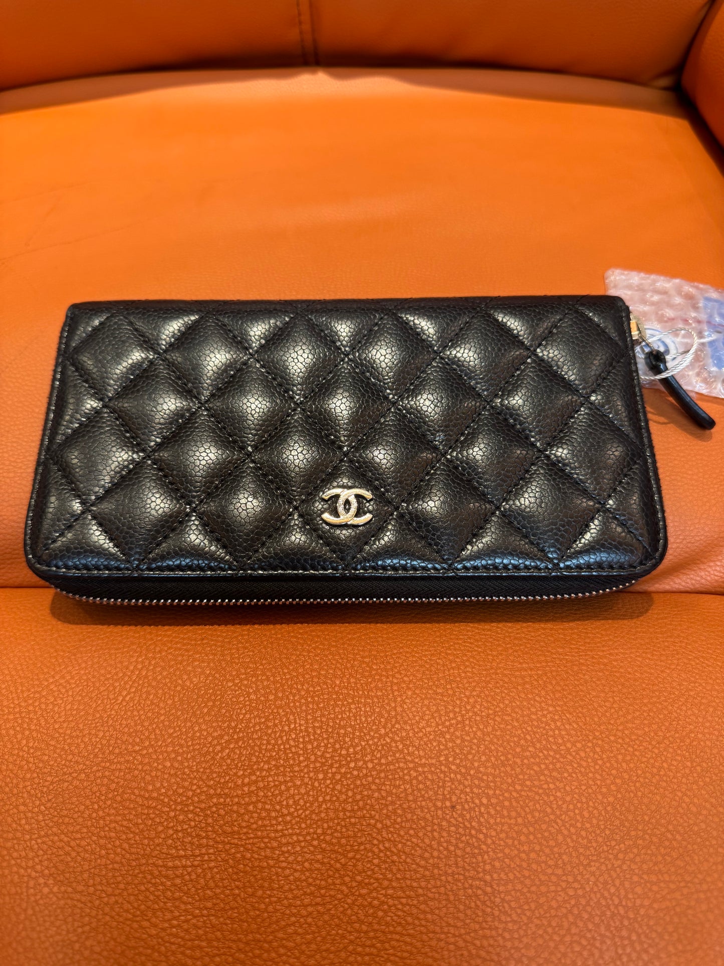 Pre-Loved Quilted Caviar Leather Wallet – Black with Zip Closure