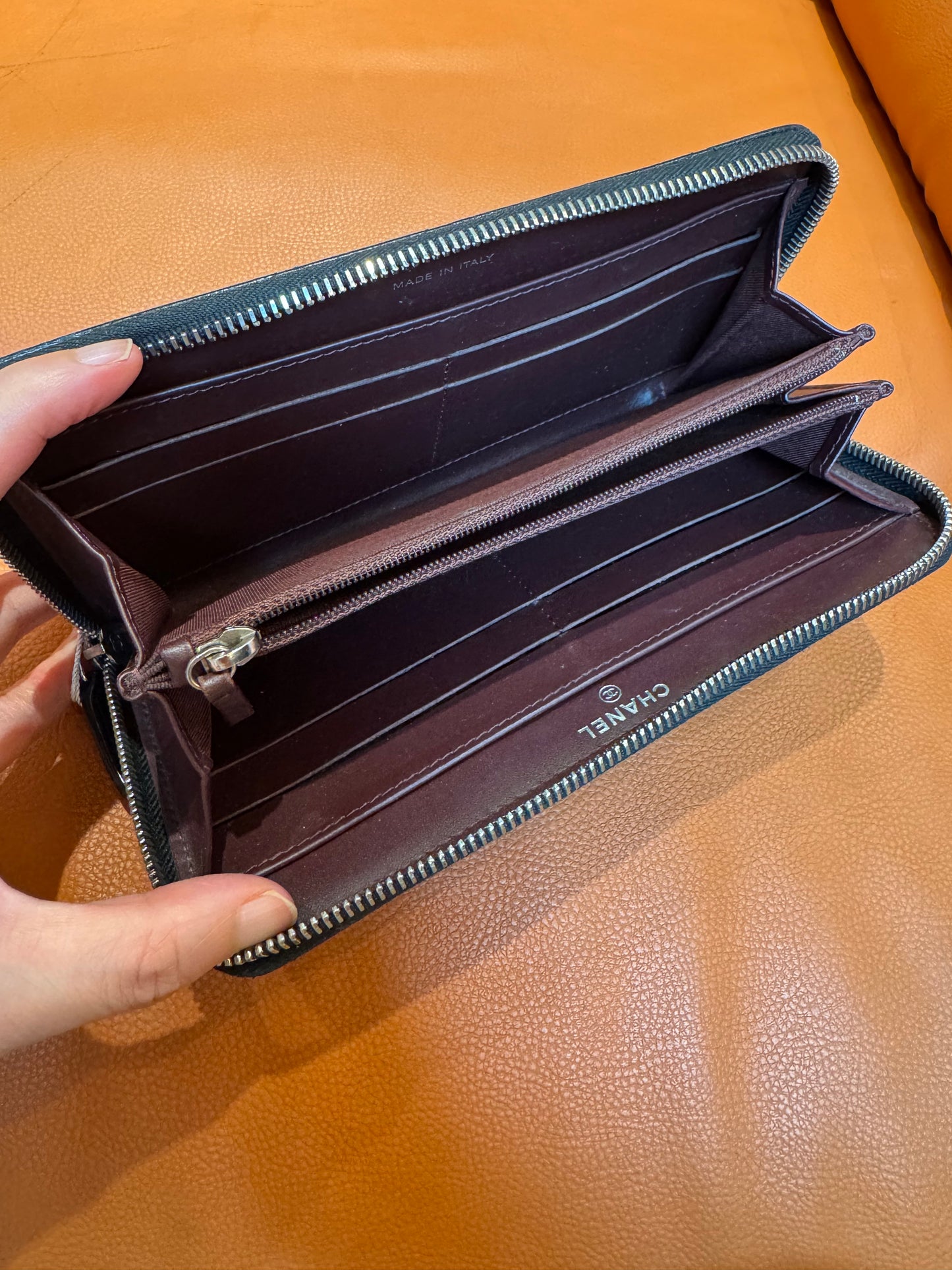 Pre-Loved Quilted Caviar Leather Wallet – Black with Zip Closure