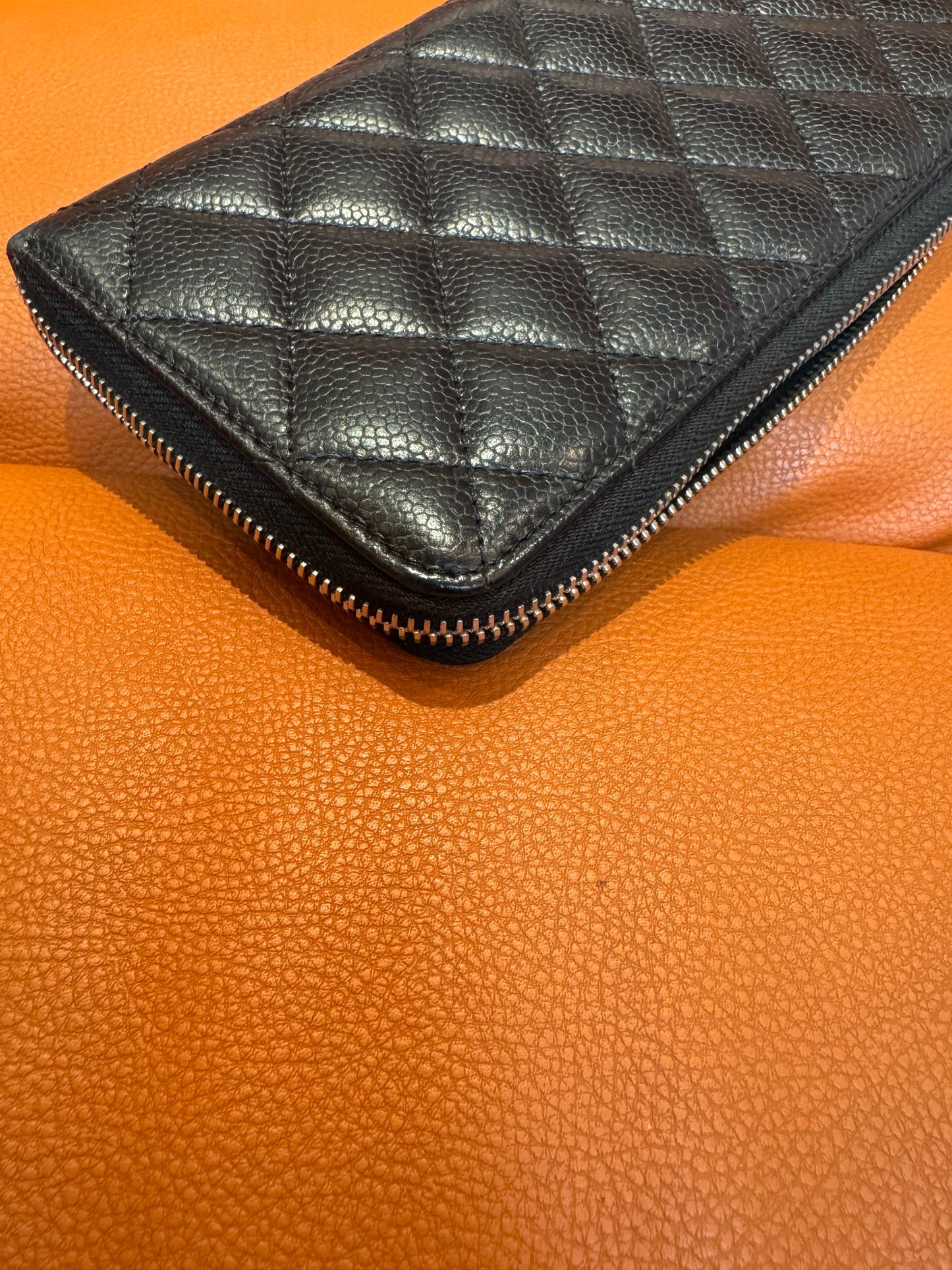 Pre-Loved Quilted Caviar Leather Wallet – Black with Zip Closure