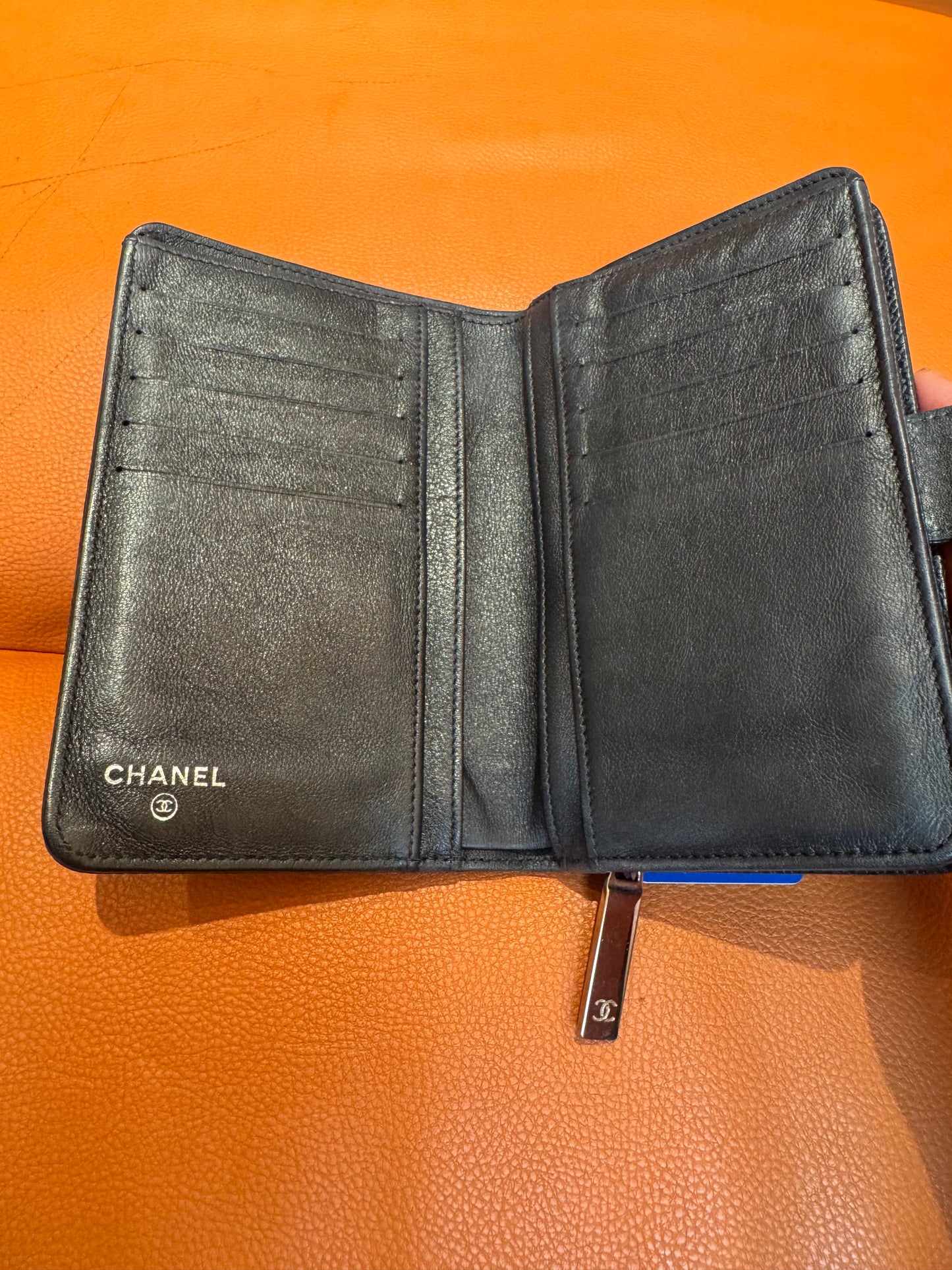 Pre-Loved Black Pebbled Leather Snap Wallet – Classic Compact Style