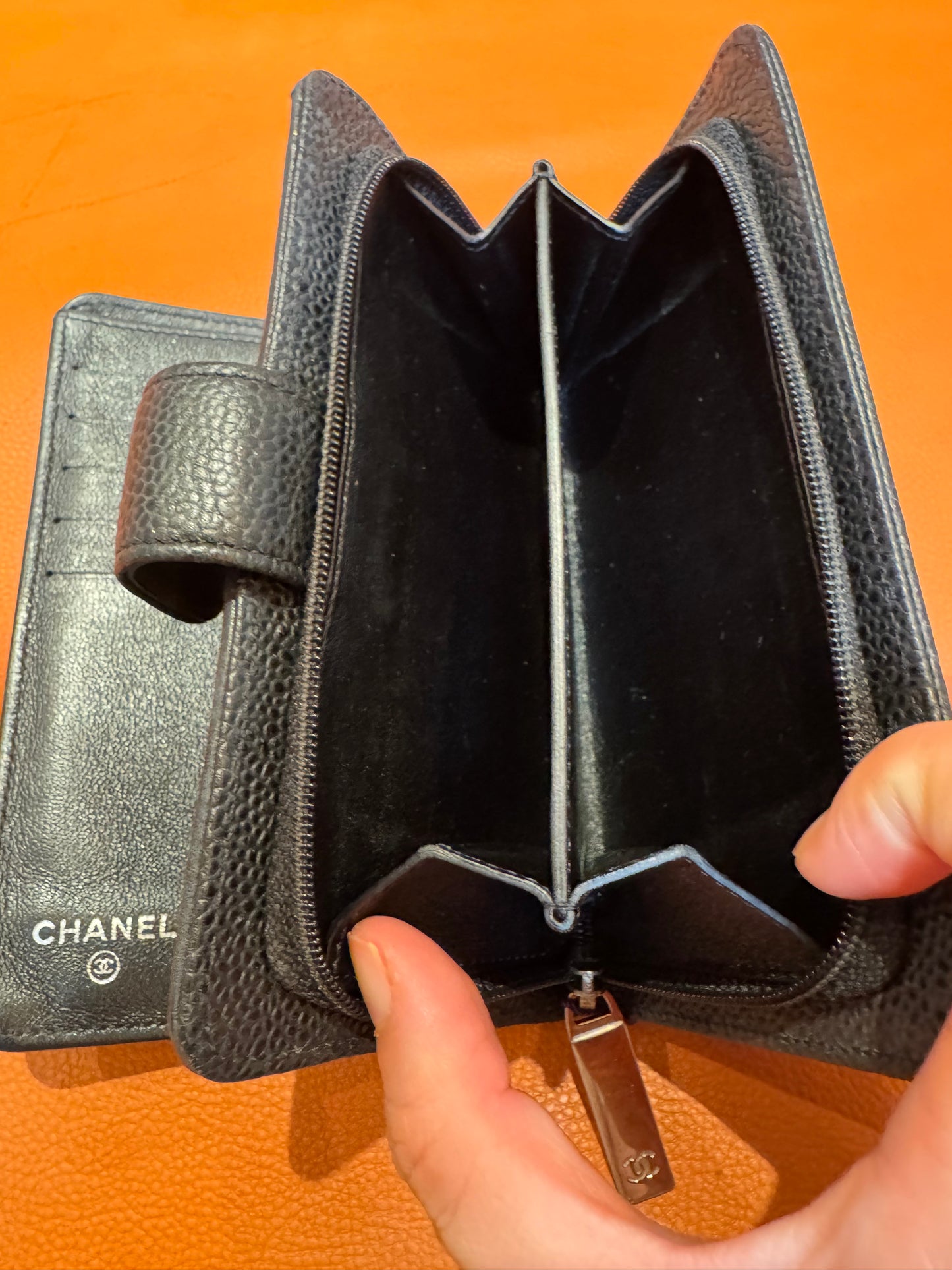 Pre-Loved Black Pebbled Leather Snap Wallet – Classic Compact Style