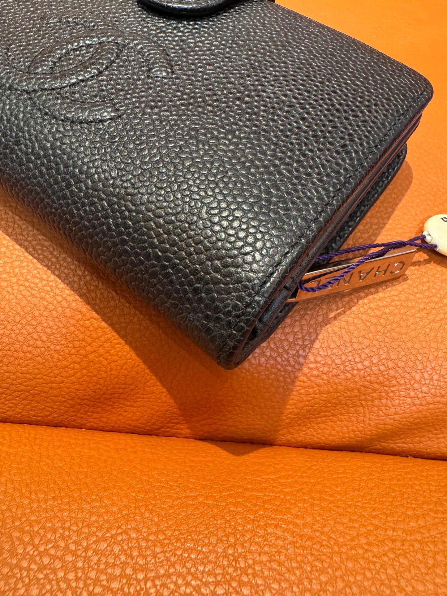 Pre-Loved Black Pebbled Leather Snap Wallet – Classic Compact Style