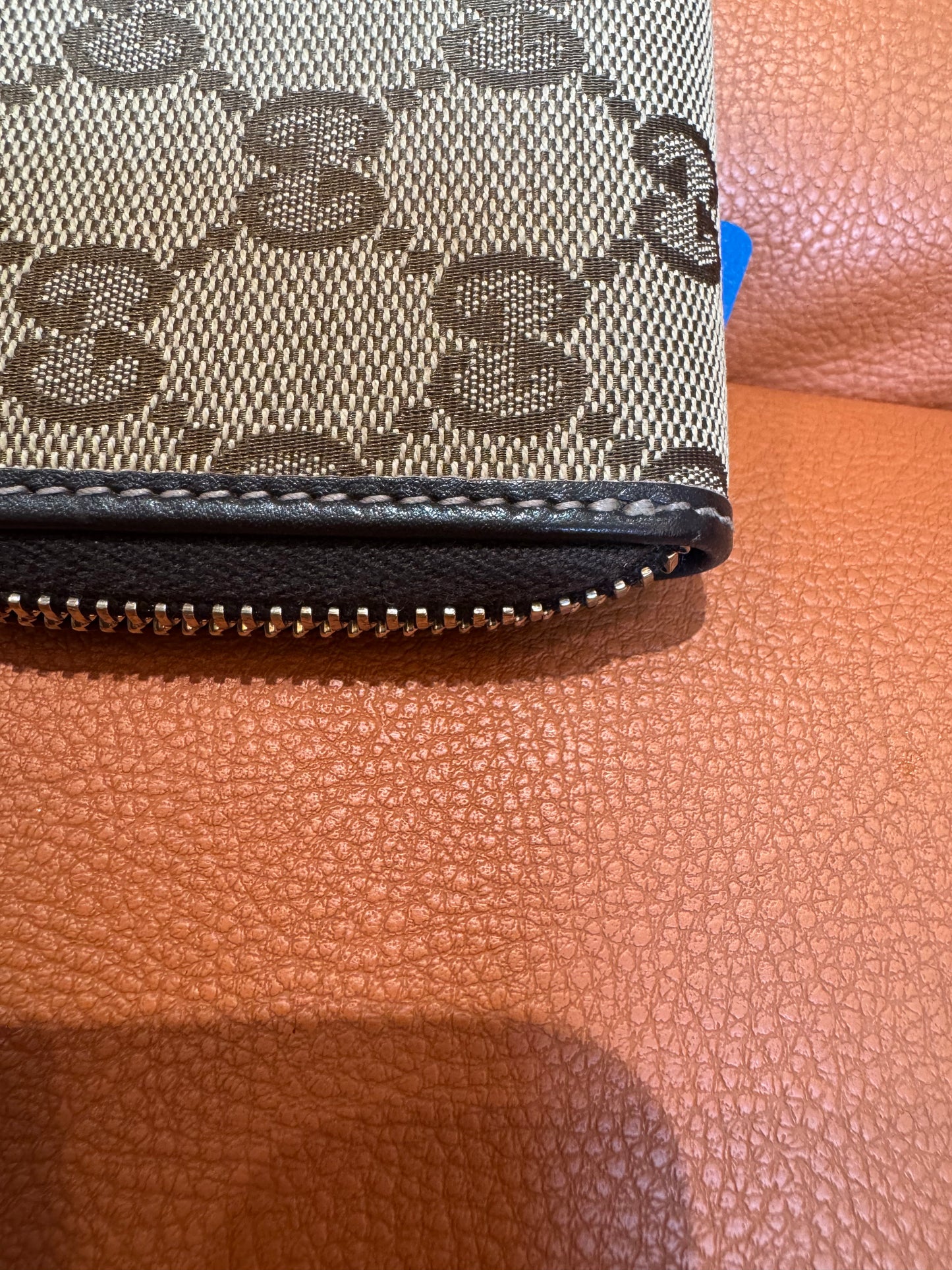 Pre-Loved GG Pattern Canvas Zip Wallet – Compact Bifold Style