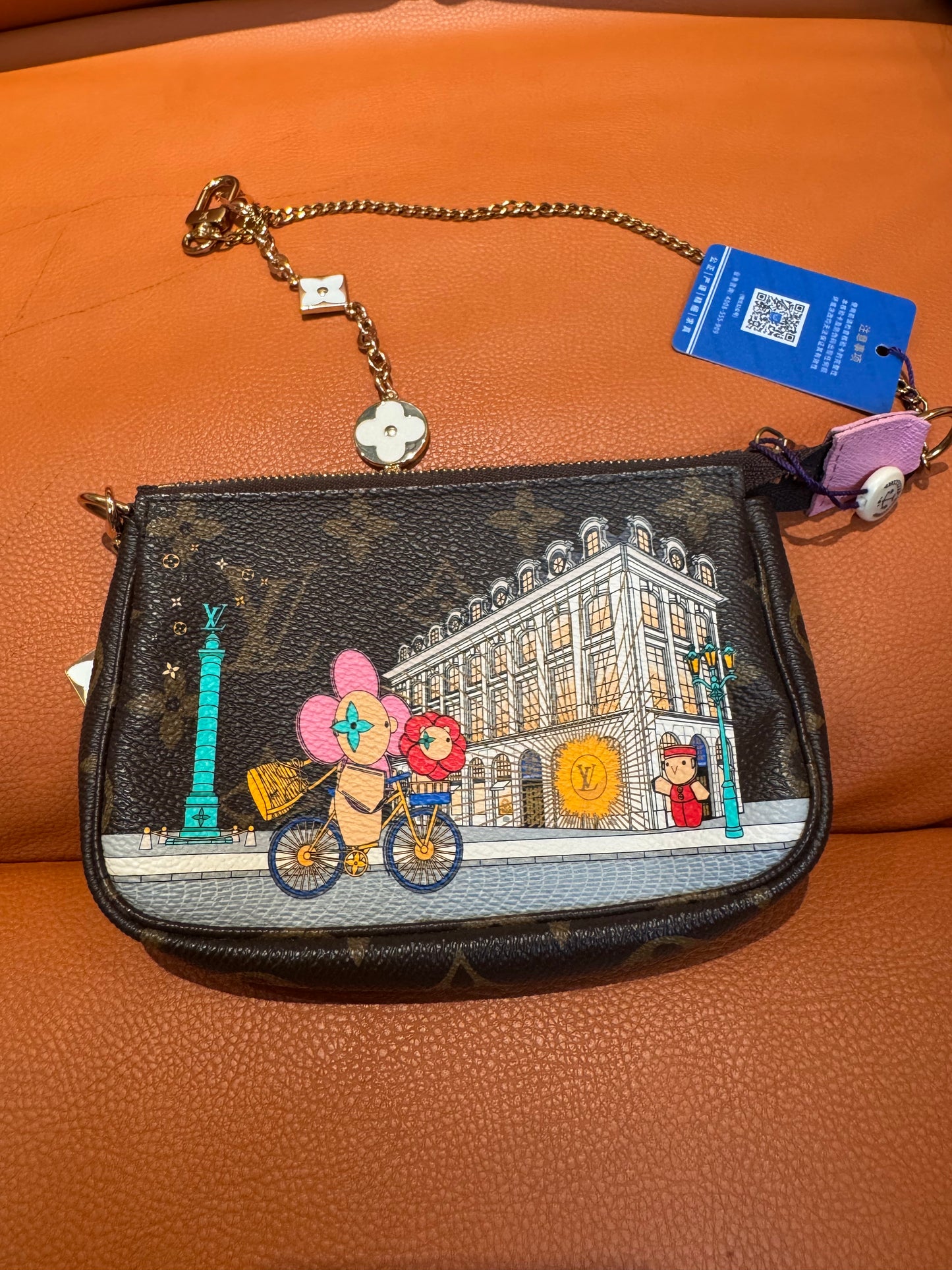 Pre-Loved Limited Edition Mini Canvas Pouch – Paris Street Art Design