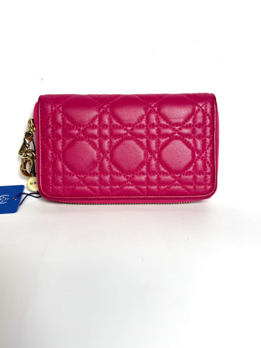Pre-Loved Pink Quilted Leather Zip Wallet – Elegant & Timeless