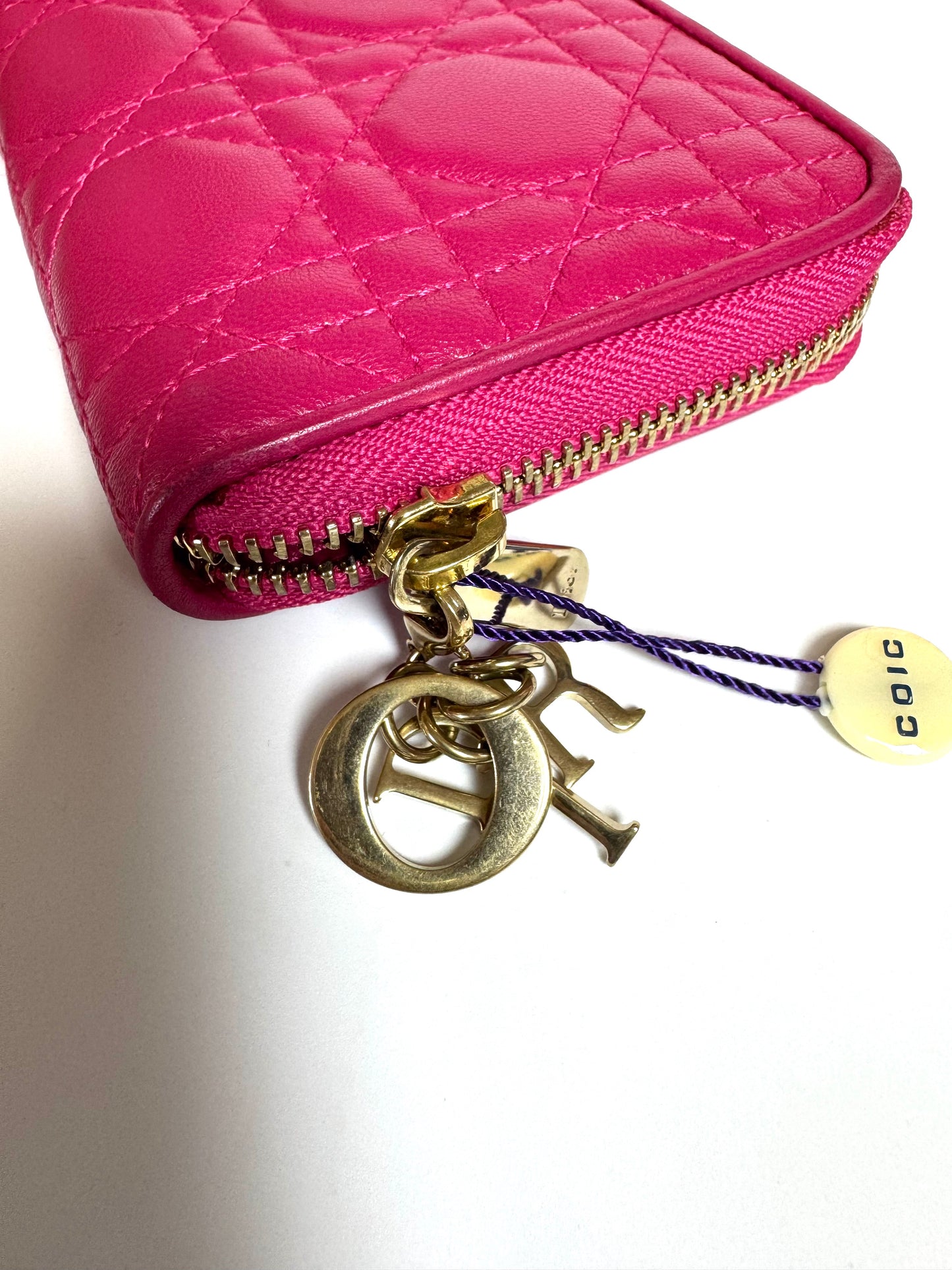 Pre-Loved Pink Quilted Leather Zip Wallet – Elegant & Timeless