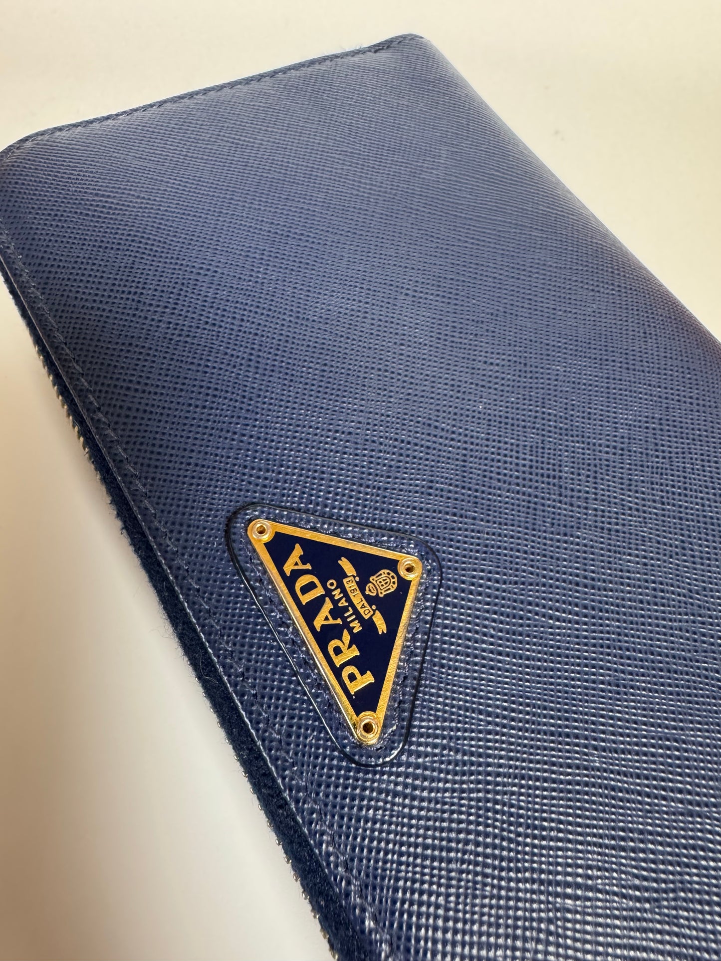 Pre-Loved Blue Saffiano Leather Zip Wallet – Sleek & Structured