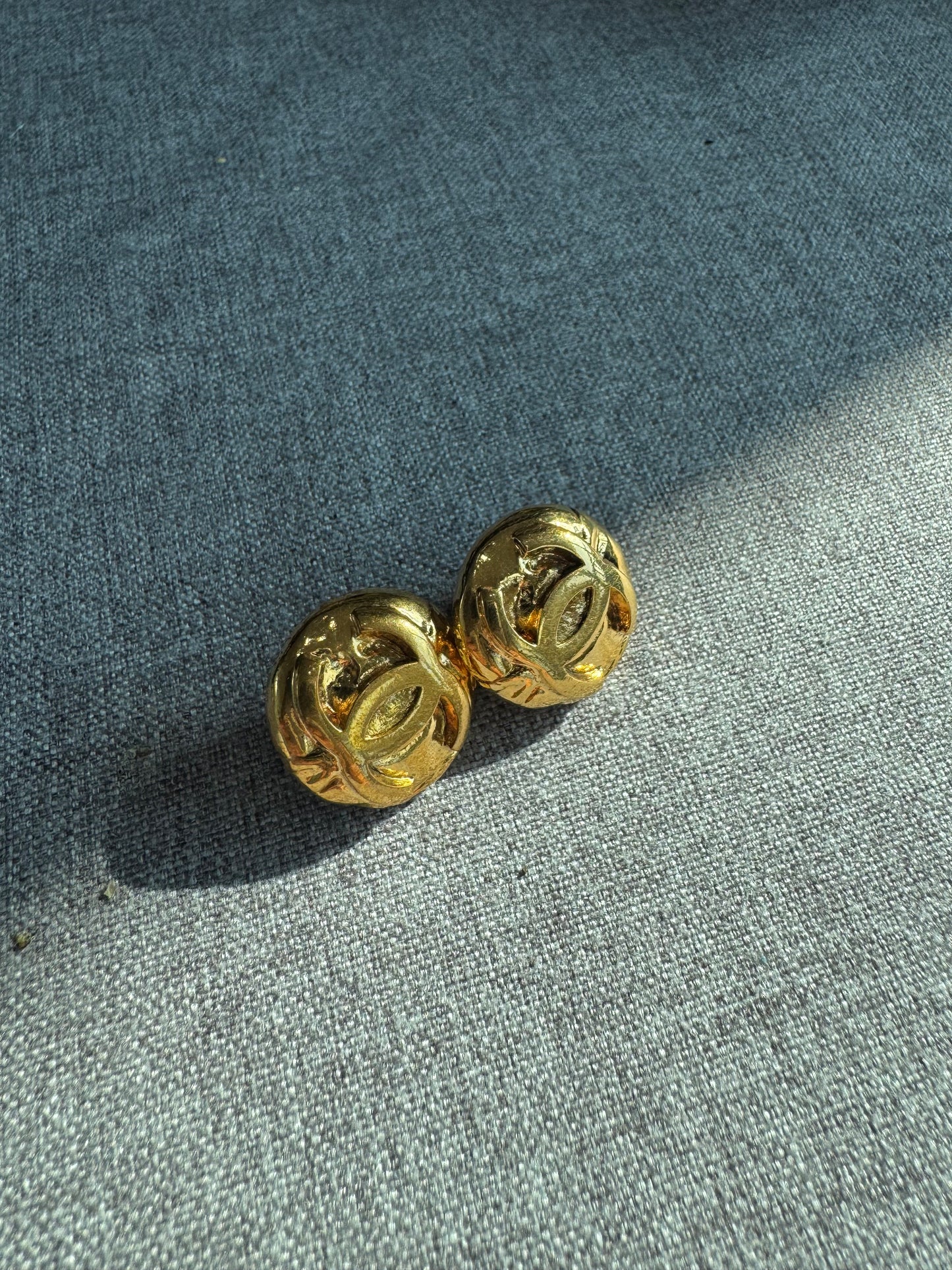 pre-loved Vintage Gold Floral Earrings – Timeless Elegance