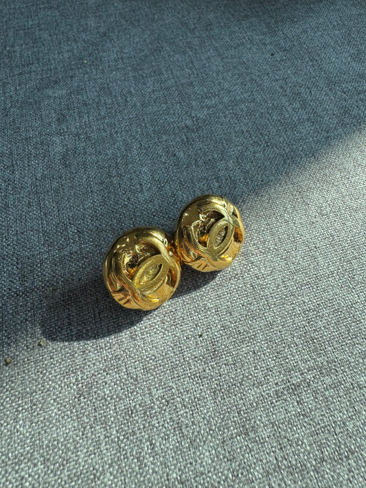 pre-loved Vintage Gold Floral Earrings – Timeless Elegance