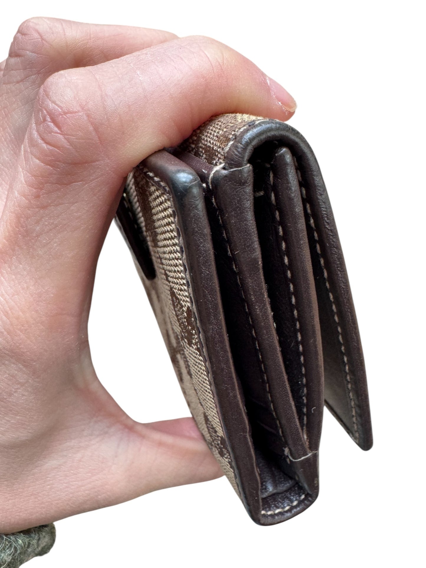 pre-loved Vintage Bow Wallet – Cute & Classic Design