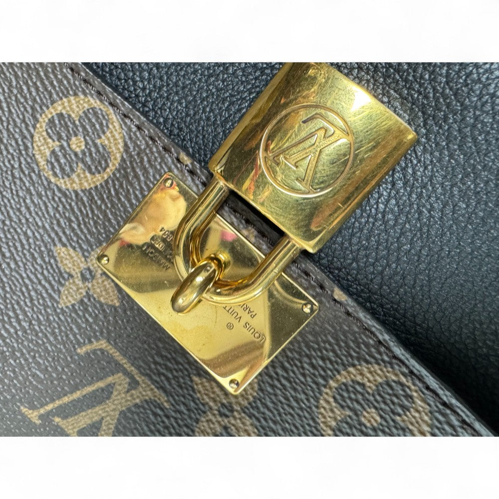 Pre-owned Louis Vuitton Pochette Métis Monogram Canvas Crossbody Bag with Gold-Tone Hardware