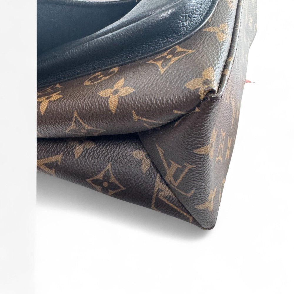 Pre-owned Louis Vuitton Pochette Métis Monogram Canvas Crossbody Bag with Gold-Tone Hardware