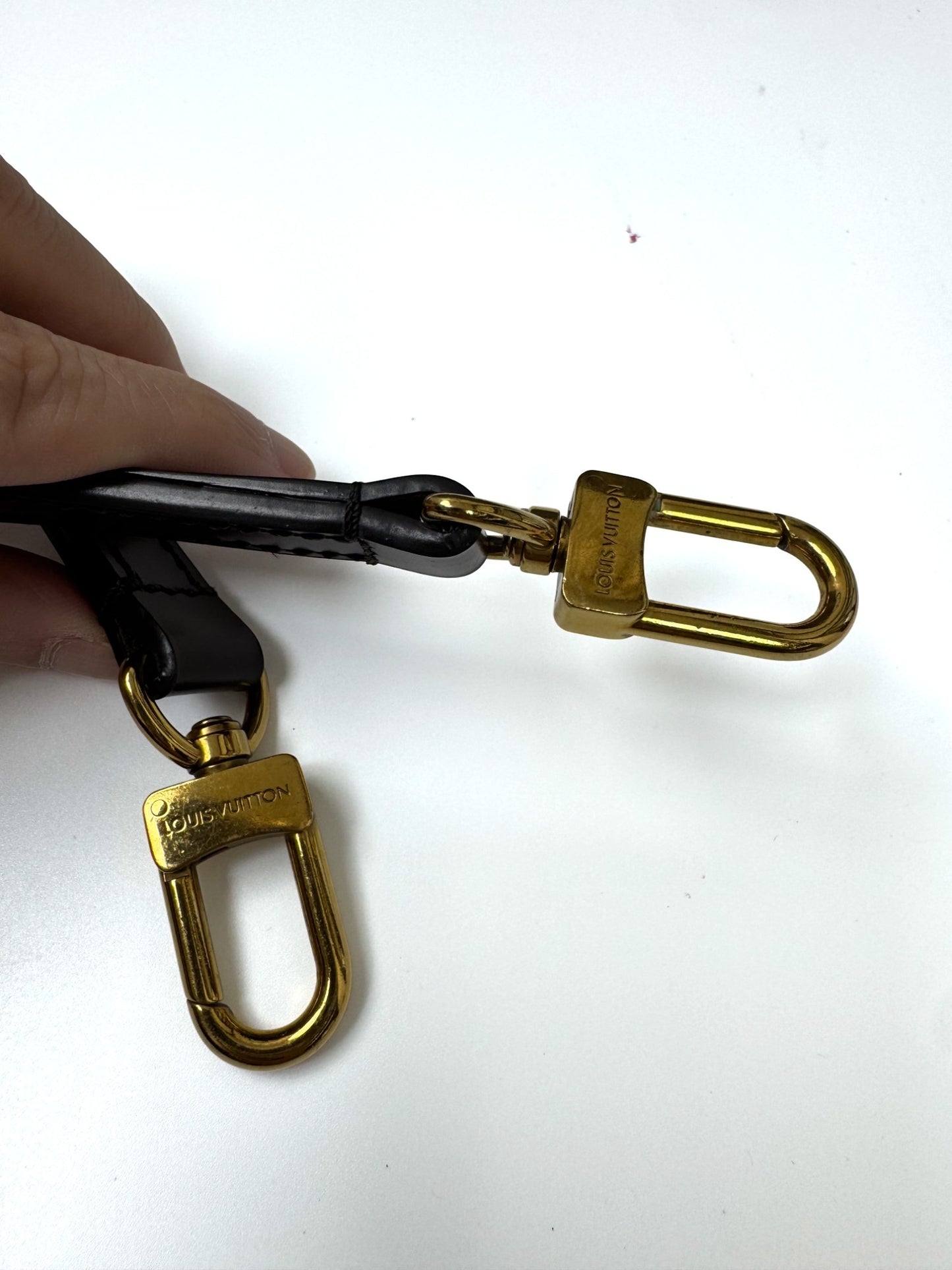 Pre-Owned Louis Vuitton V Tote MM in Damier Ebene Canvas