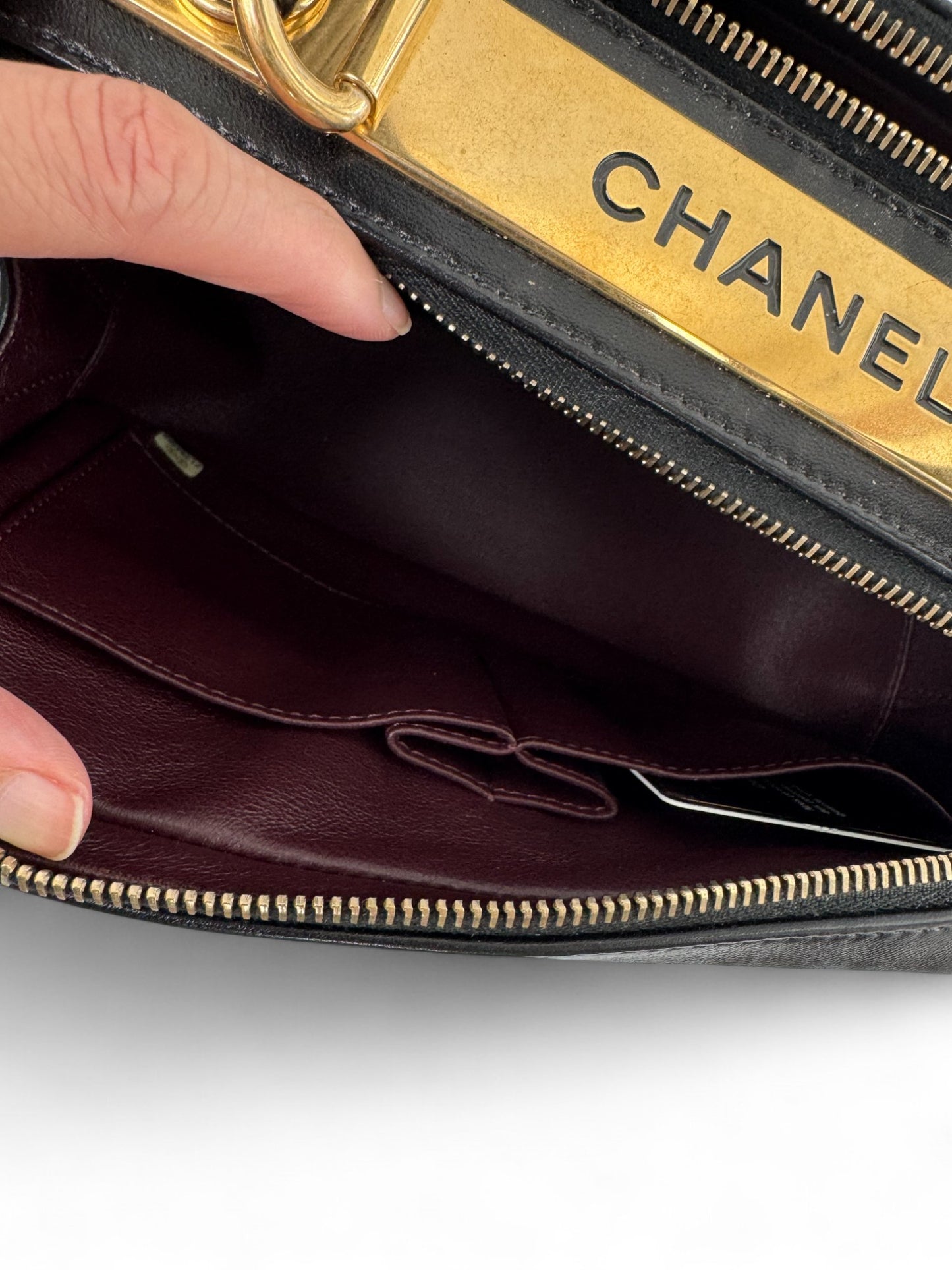 Pre-Owned Chanel Vanity Case Bag in Black Quilted Lambskin with Gold-Tone Hardware