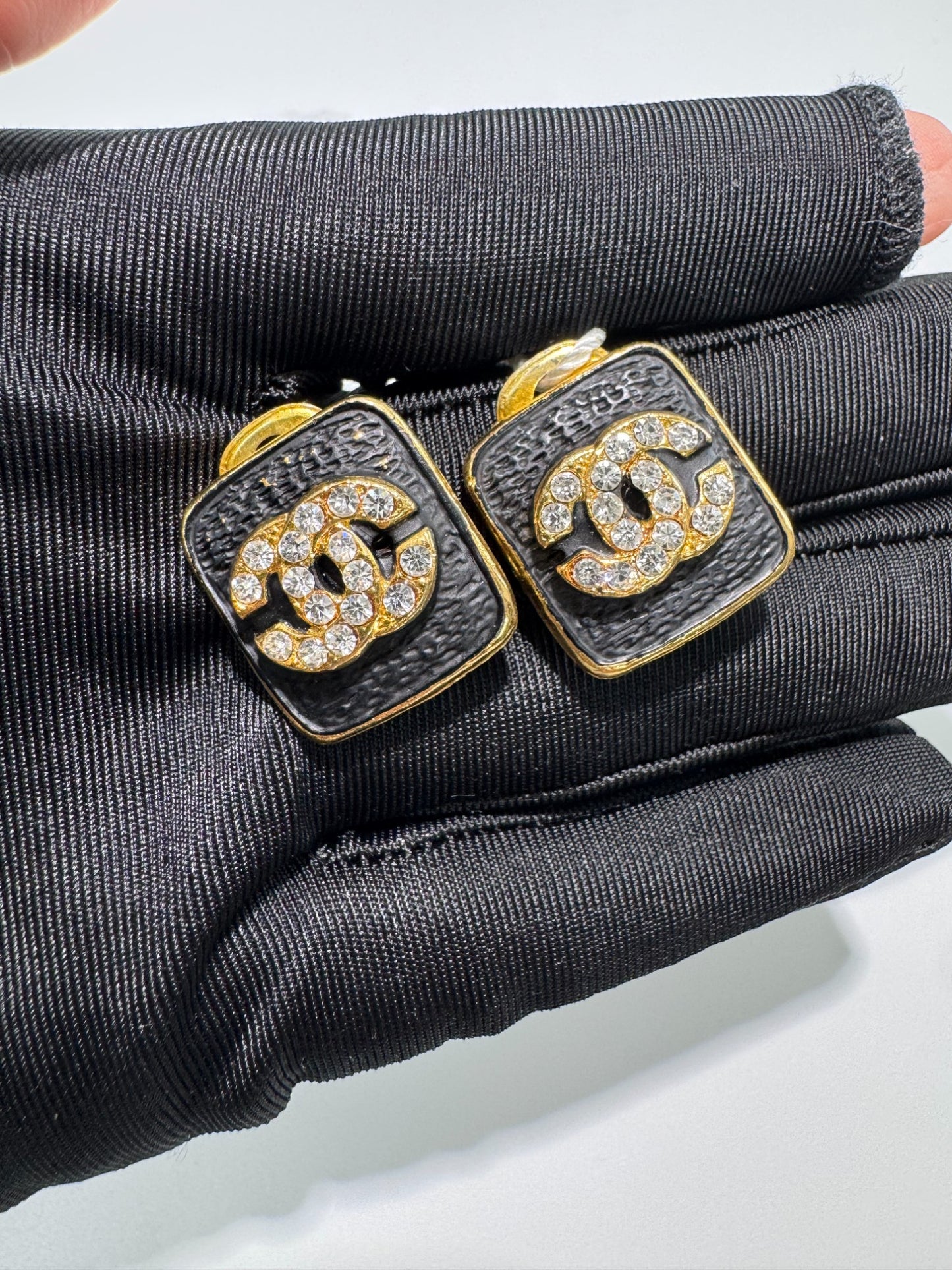 Pre-Owned Chanel CC Logo Black Leather Square Earrings with Crystals