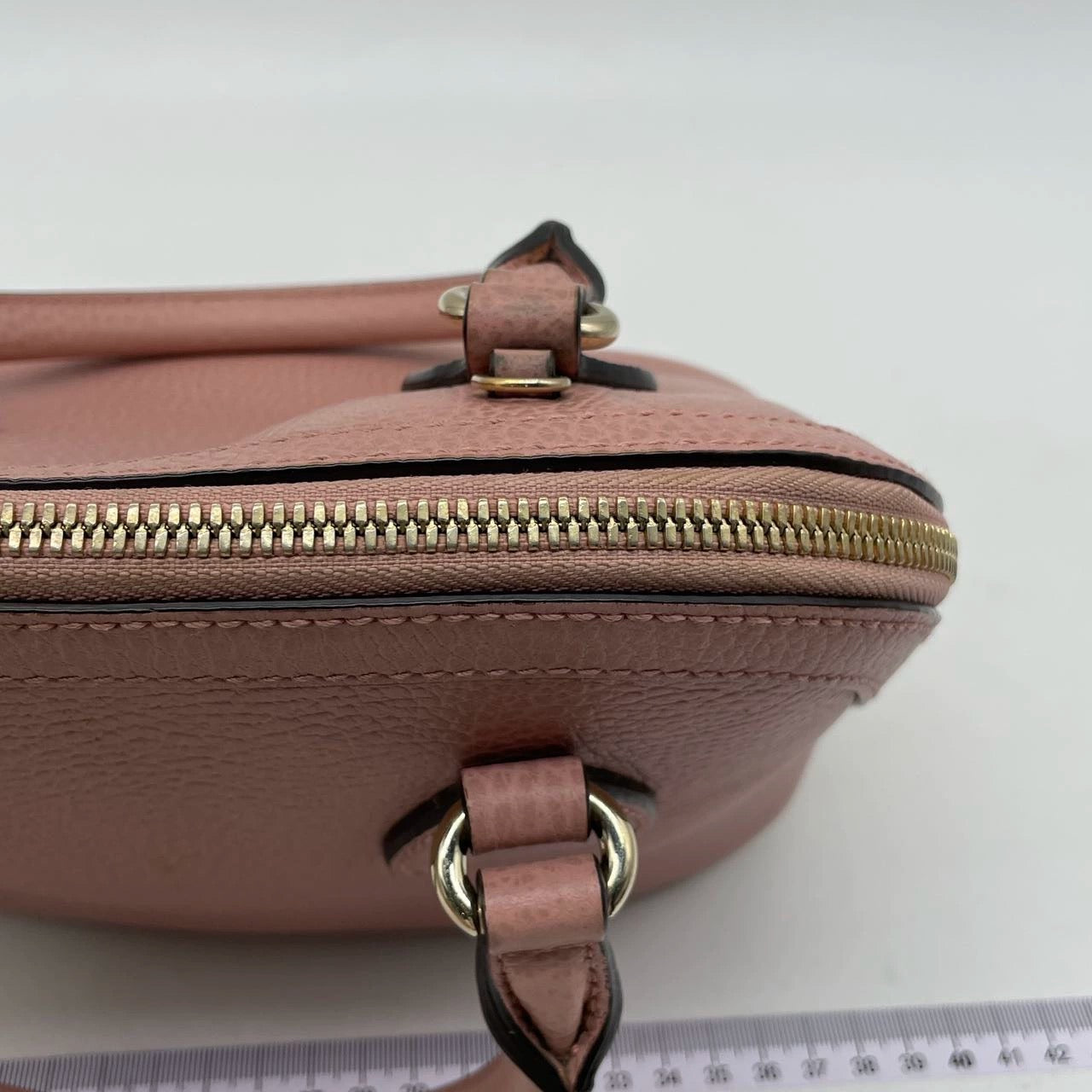 Pre-Owned Gucci Soho Small Dome Satchel in Pink Leather